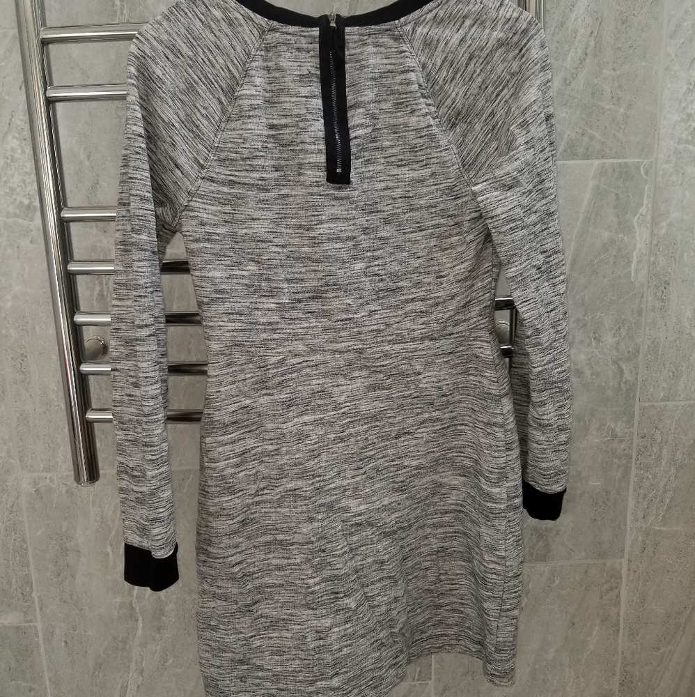 Dress - Picture 3 of 4